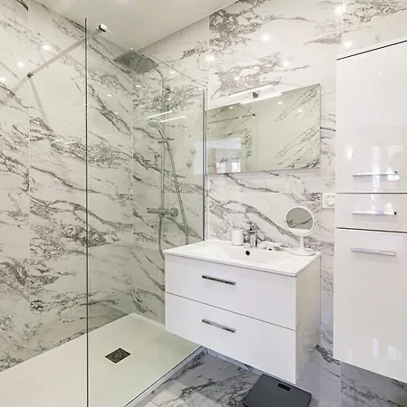 54 Lor - 2-bedroom Banane Near The Palais *